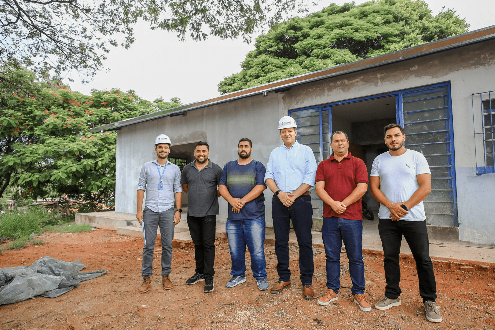 Prefeito de Itararé (SP), Heliton do Valle, realiza visita técnica às obras de reforma da Unidade de Saúde da Vila Novo Horizonte 