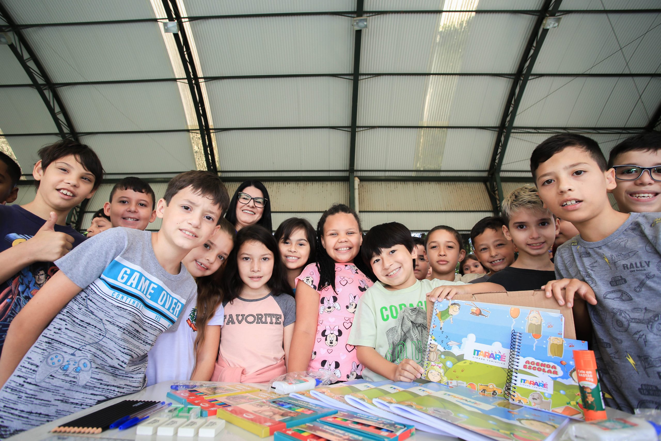 Prefeitura de Itararé (SP) inicia distribuição de kits escolares para alunos da Rede Municipal