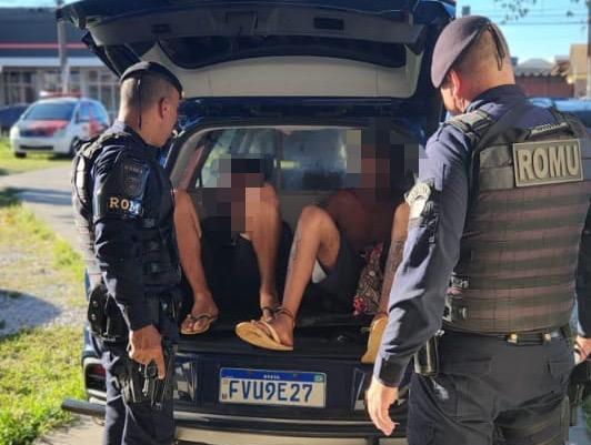 ROMU e Canil de Itararé (SP) prende dois indivíduos por tráfico de drogas na Vila Esperança