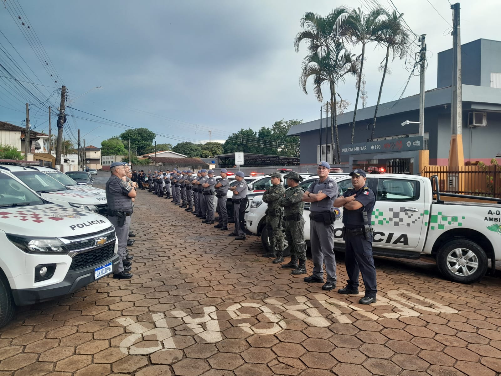 Com apoio da GCM de Itararé (SP), Operação Saturação da Polícia Militar prende três pessoas, apreende três veículos e entorpecentes