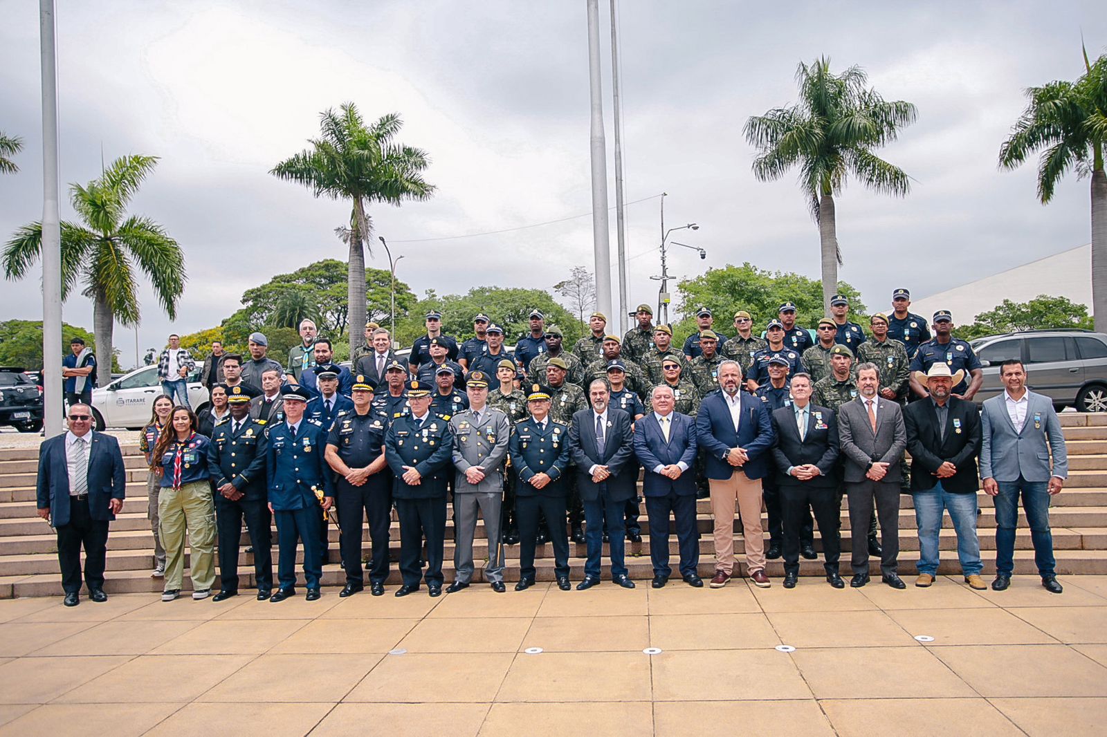 Prefeito de Itararé (SP) e presidente do Condersul, Heliton do Valle, recebe medalha “Aldo Chioratto”