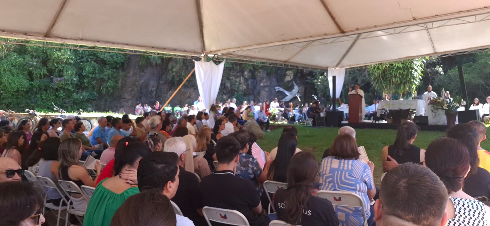 Missa Campal em homenagem a Nossa Senhora de Lourdes reúne fiéis na Barreira em Itararé (SP)