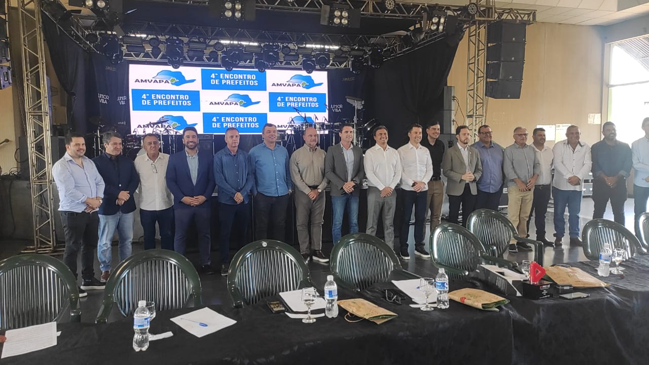Prefeitura de Itararé (SP) participa do 4º Encontro de Prefeitos AMVAPA em Itaí (SP)
