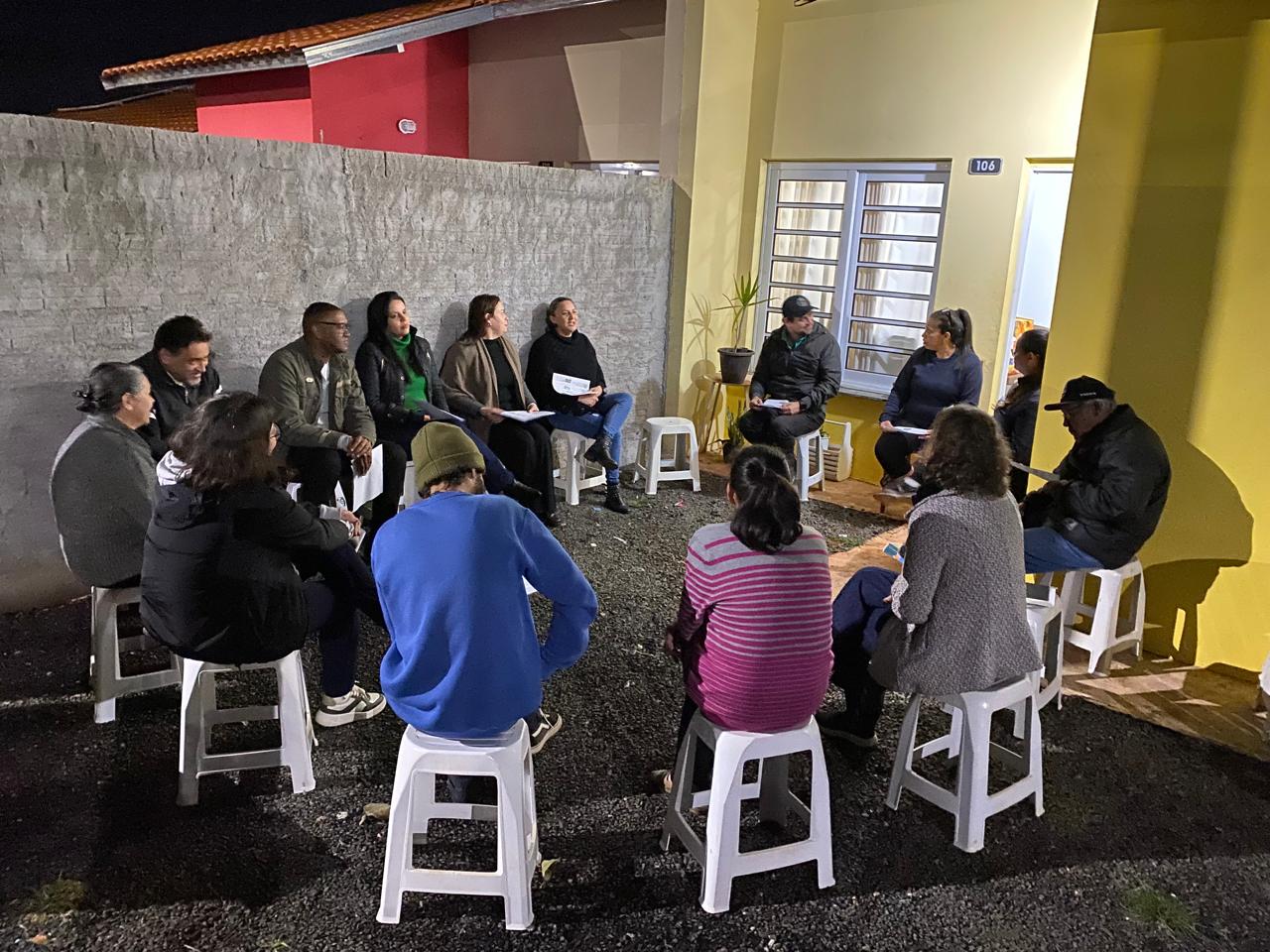 CRAS Centenário promove roda de conversa junto às famílias do Conjunto Habitacional Itararé Dilermando Marques Camargo