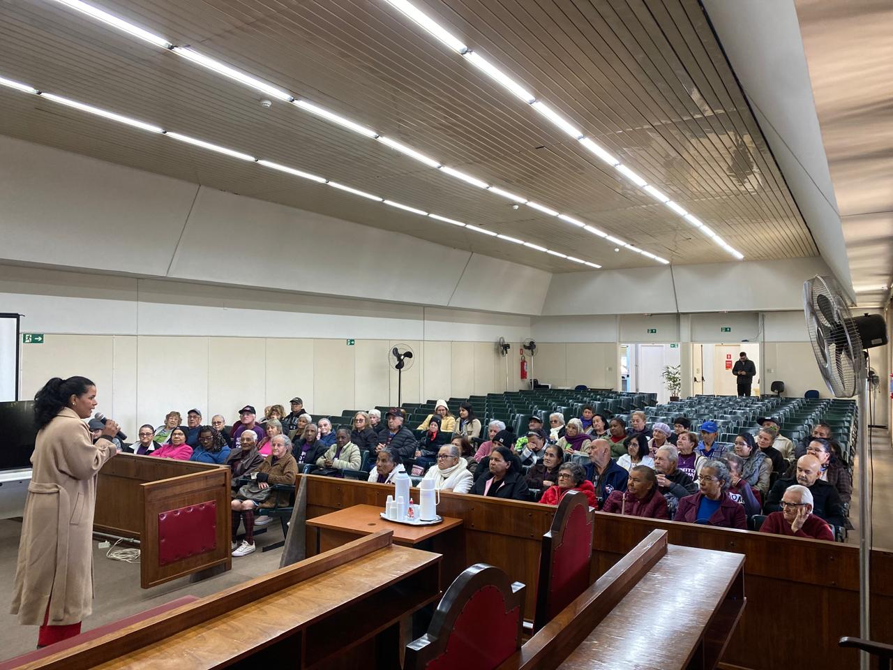 CRAS Centenário e CRAS Novo Horizonte realizam atividade do ‘Junho Violeta’ com idosos em parceria com o Fórum de Itararé (SP)