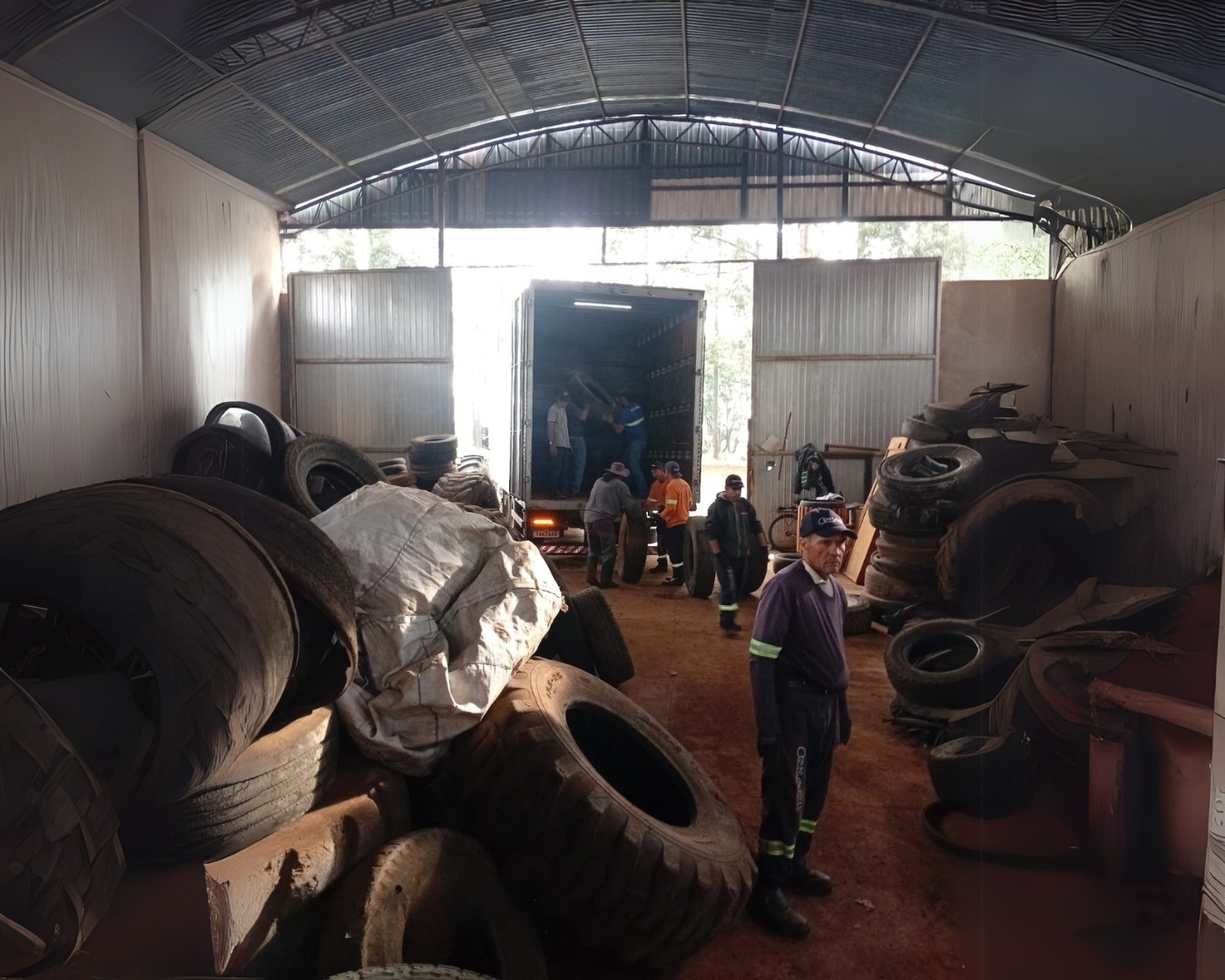 Prefeitura de Itararé (SP) realiza quinta retirada de pneus do ecoponto em 2025