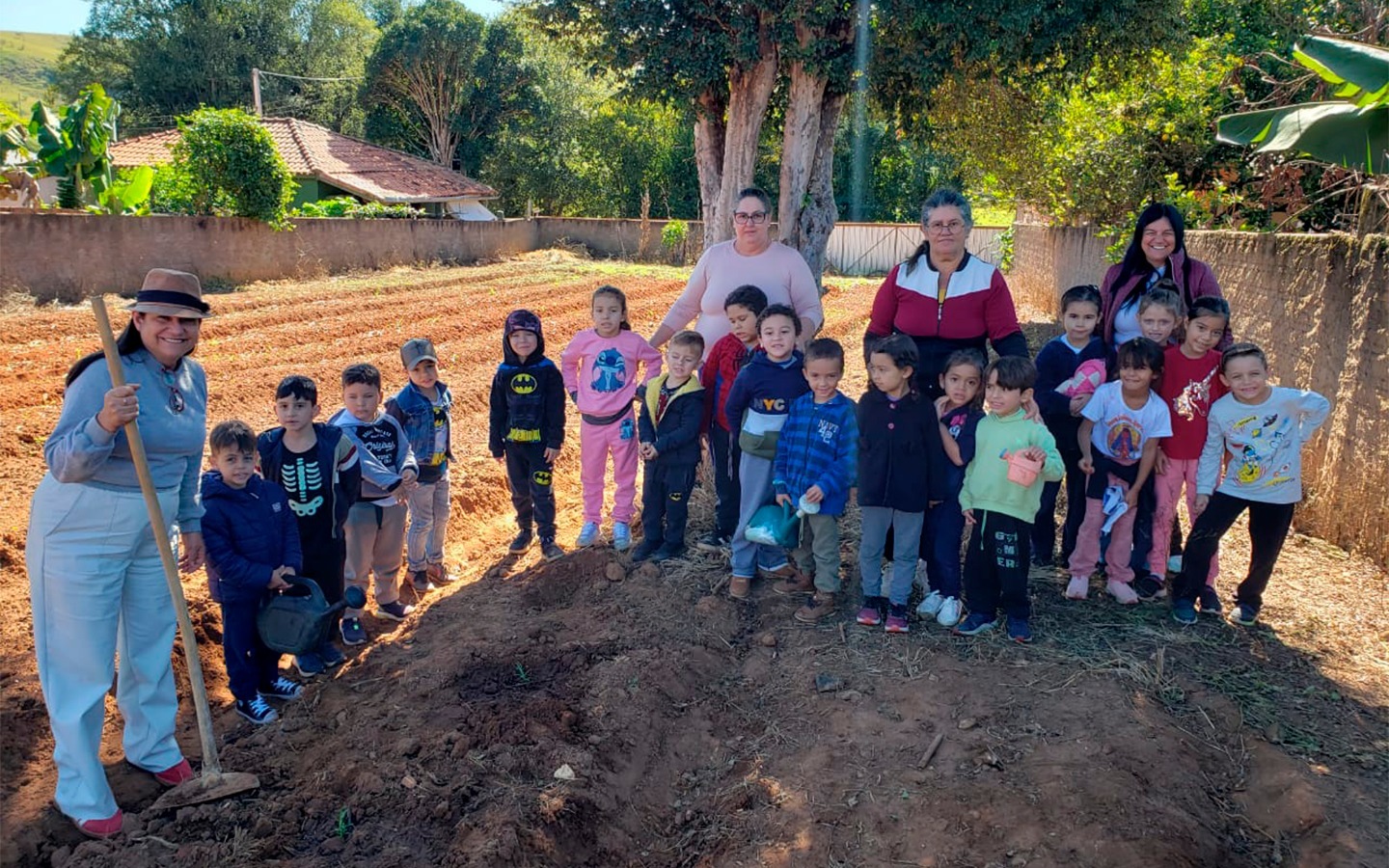 Prefeitura de Itararé (SP) inicia projeto “Horta na Escola” em parceria entre as Secretarias de Agricultura e Educação e Associação de Moradores