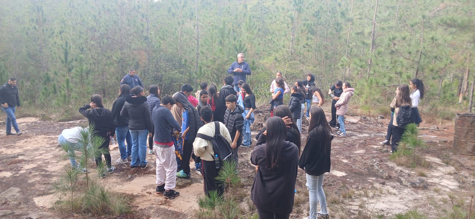Jovens e Adolescentes de Itaberá (SP) visitam a Trilha Barreira em Itararé (SP)