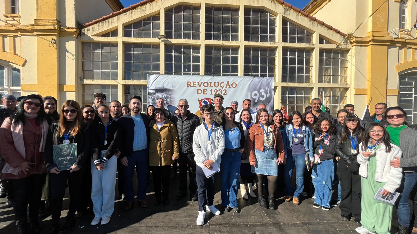 Prefeitura de Itararé (SP) premia alunos vencedores do Concurso de Redação em homenagem à Revolução Constitucionalista de 1932