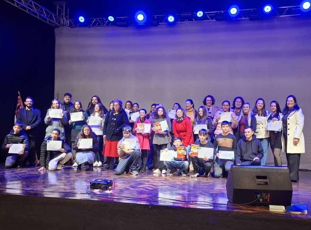 Teatro Sylvio Machado recebe cerimônia dos finalistas do Concurso de Redação Matheus Martins Lopes dos Santos
