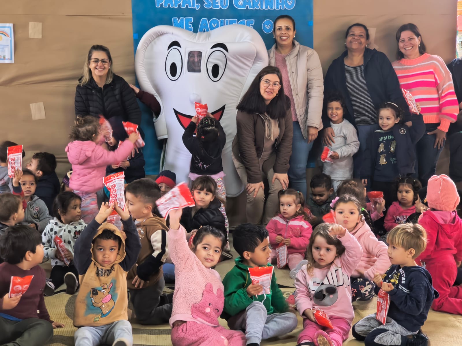 Prefeitura de Itararé (SP) entrega kits de higiene bucal para alunos da Educação Infantil