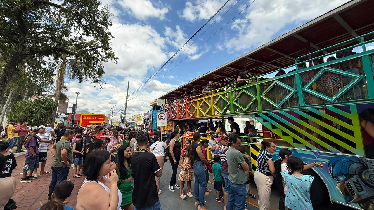 Festa do Dia das Crianças reúne recorde de público na Praça Francisco Alves Negrão