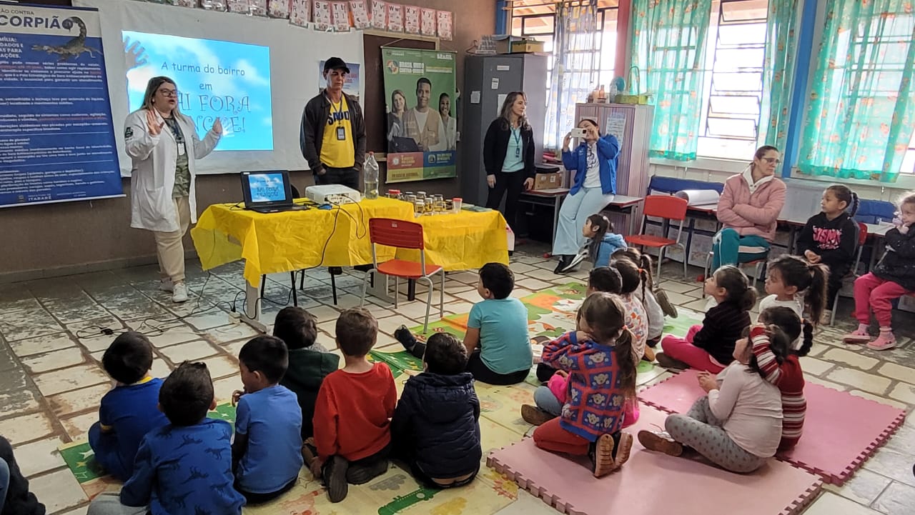 Prefeitura de Itararé (SP) realiza atividade educativa sobre dengue e escorpião na E.M. Nossa Senhora de Fátima