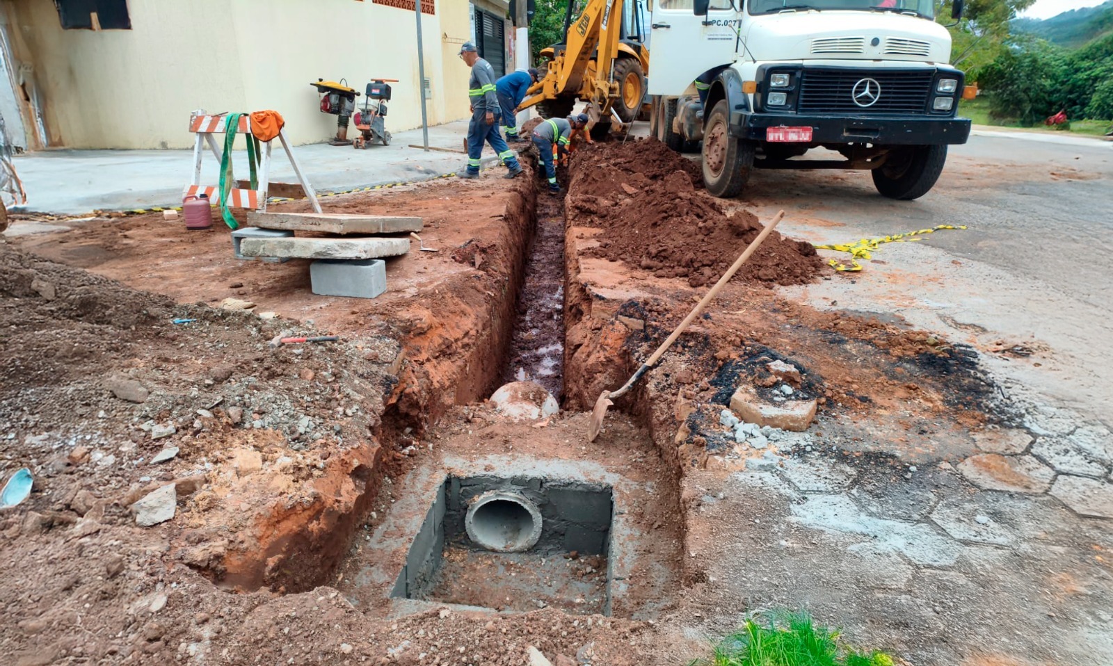 Prefeitura de Itararé (SP) executa obras de drenagem para solucionar pontos críticos de alagamento