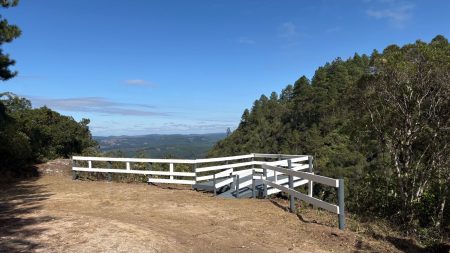 Prefeitura de Itararé realiza manutenção no mirante da Serra da Lumber