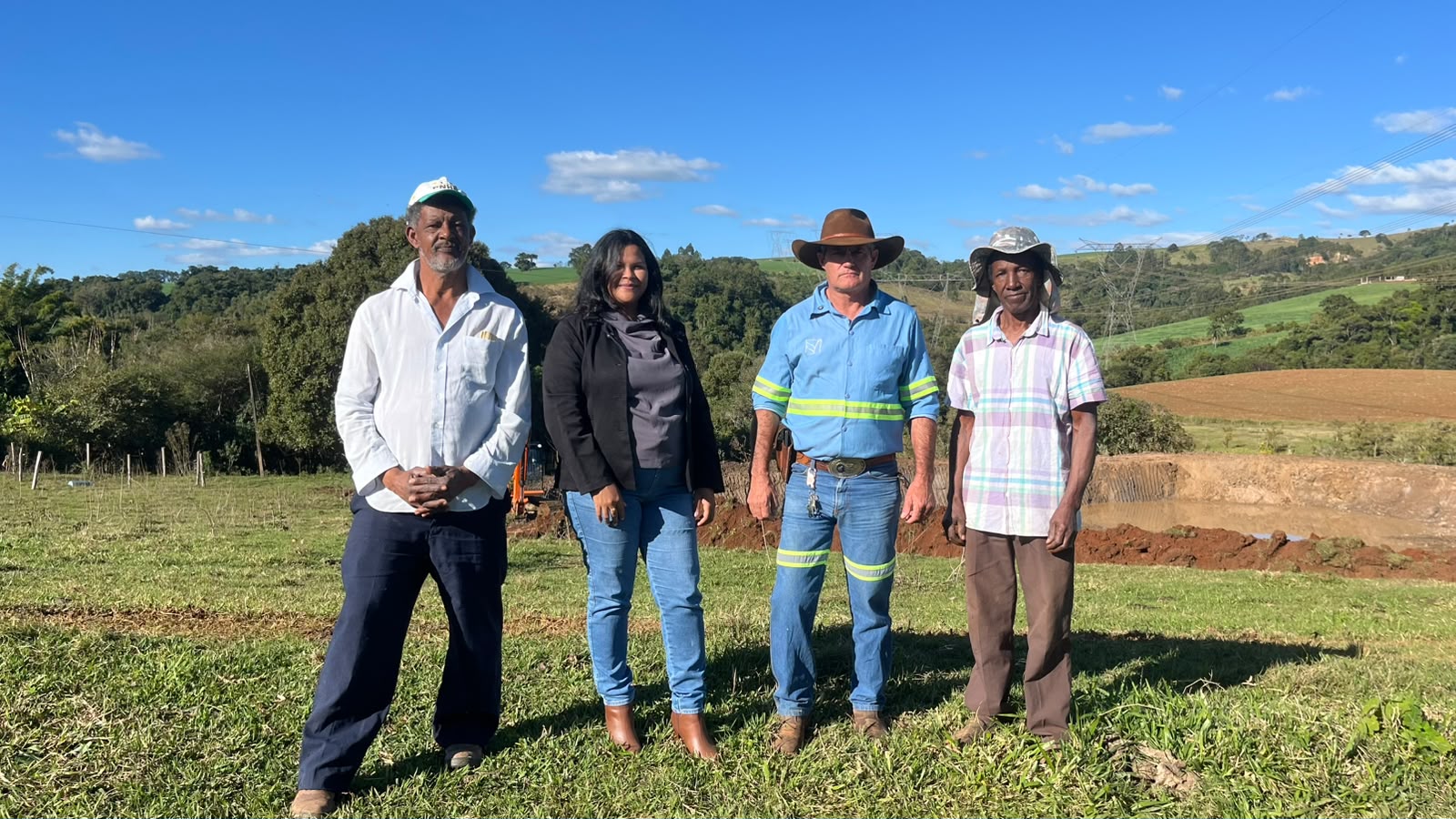 Itararé amplia apoio aos pequenos produtores rurais com nova escavadeira hidráulica na Patrulha Agrícola