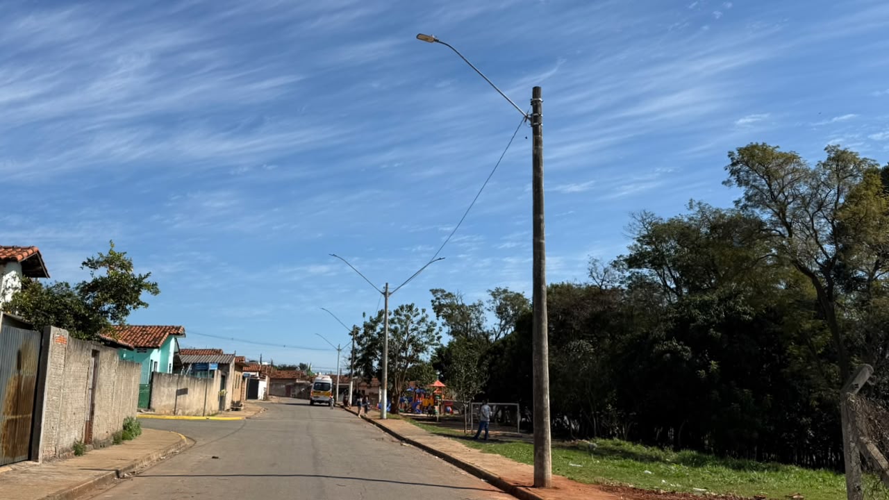 Em um ano e meio de gestão, Prefeitura amplia iluminação pública e leva mais segurança a bairros que aguardavam por investimentos