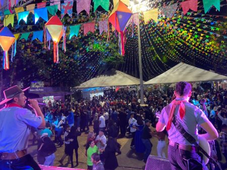Abertura da Festa de São Pedro de Itararé (SP) faz sucesso entre o público