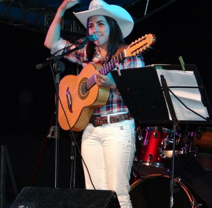 Ações realizadas pela gestão Heliton do Valle revelam cantores em Itararé (SP)