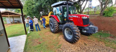 Agricultura de Itararé (SP) recebe entrega técnica de triturador de galhos