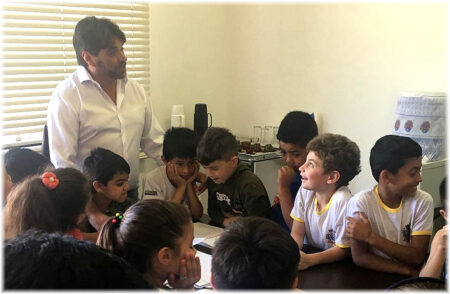 Alunos da E.M Adriano Queiroz Pimentel visitam gabinete do Prefeito WhatsApp Image 2016-10-14 at 12.22.53