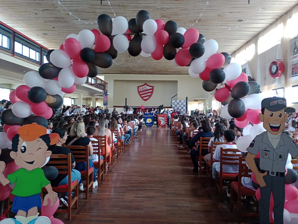 Alunos da Rede Municipal de Ensino participam de formatura do PROERD