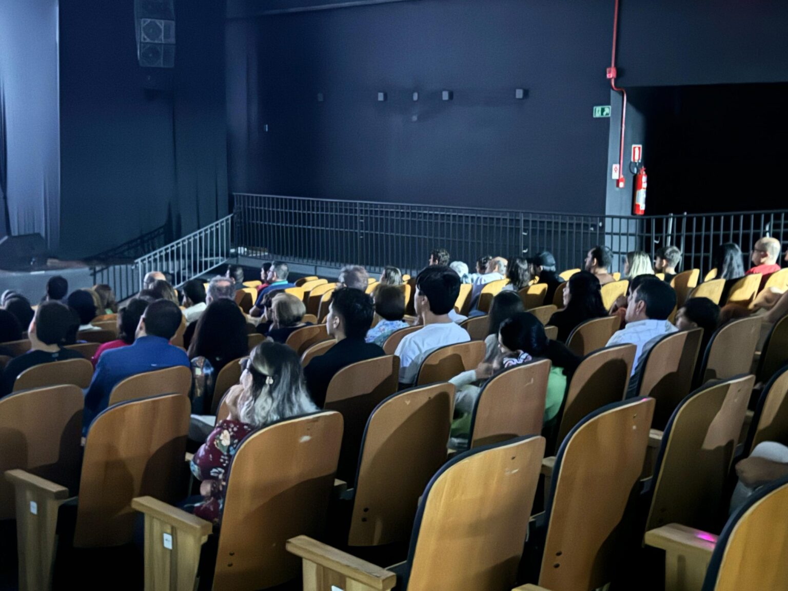 Apresentação de documentário movimenta a noite de domingo em Itararé (SP) Apresentação de documentário movimenta a noite de domingo em Itararé (SP)