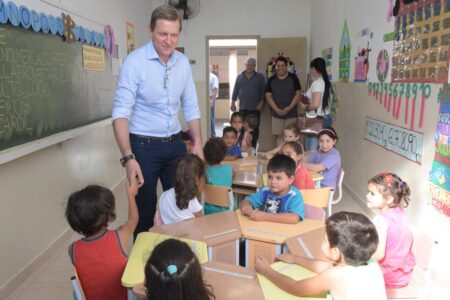 Aulas voltam ao normal nesta segunda-feira (11) em Itararé (SP) Aulas voltam ao normal nesta segunda-feira (11) em Itararé (SP)