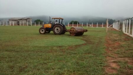 As obras no campo, que estava abandonado, já estão sendo feitas para receber os atletas.