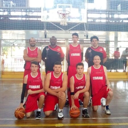 Basquete masculino de Itararé (SP) joga nesta quinta-feira (05) pelo Jogos Regionais