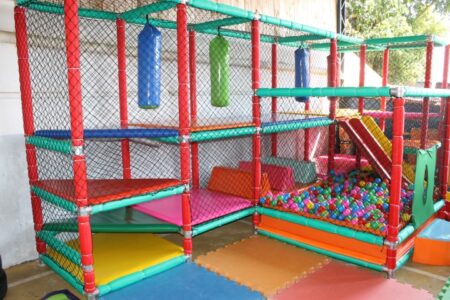 Cinco escolas de Educação Infantil em Itararé recebem parques infantis Cinco escolas de Educação Infantil em Itararé recebem parques infantis