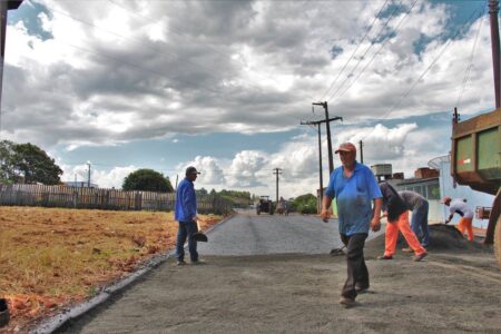 Com recurso próprio Prefeitura pavimenta mais uma rua pavimetacao-pmi3