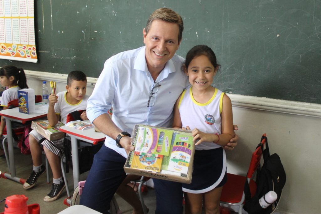 Com recursos próprios, pela primeira vez, alunos da rede municipal de ensino de Itararé (SP) recebem materiais escolares de qualidade e diversificados Com recursos próprios, pela primeira vez, alunos da rede municipal de ensino de Itararé (SP) recebem materiais escolares de qualidade e diversificados