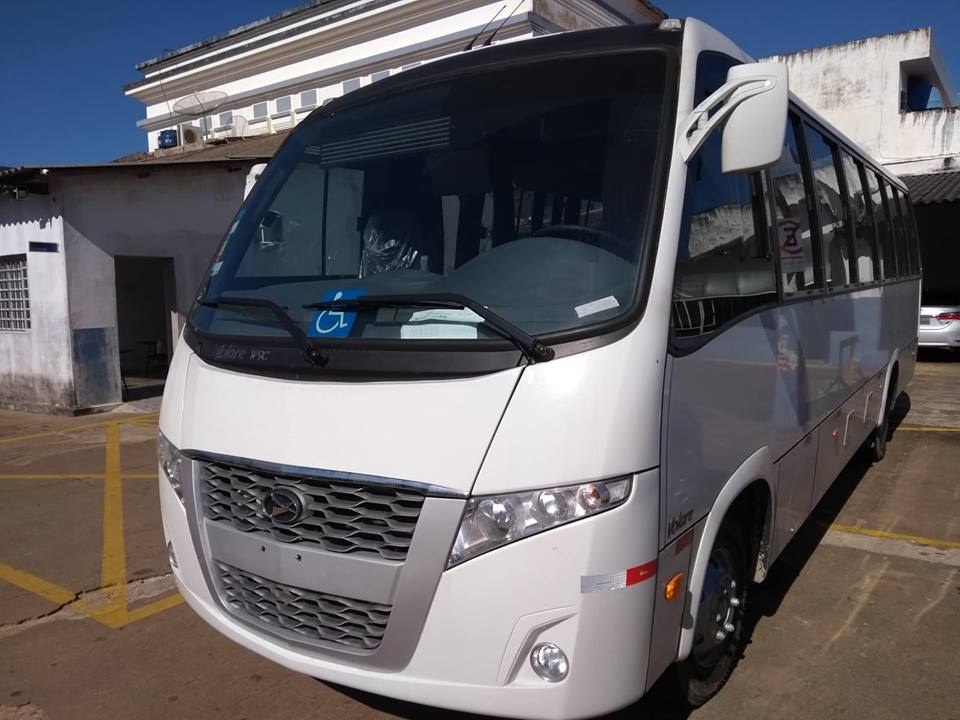 Com recursos próprios, prefeito de Itararé (SP) adquire micro-ônibus para a Saúde