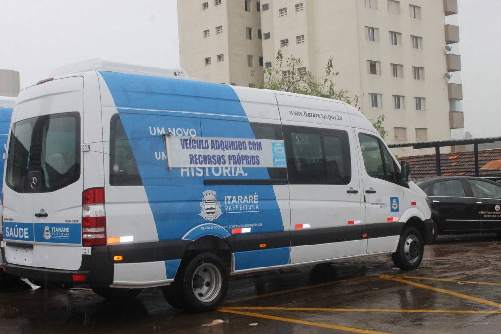 Com recursos próprios, prefeito de Itararé (SP) compra duas vans 0km à Saúde