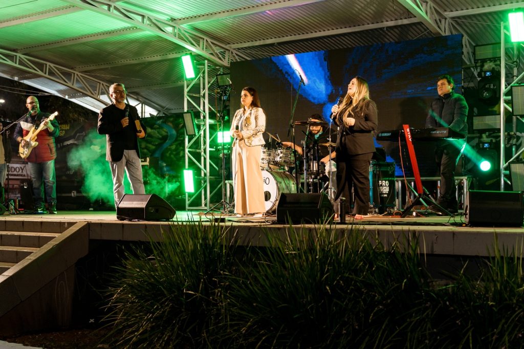 Comunidade evangélica celebra noite de louvor e emoção com a Banda Gratidão no aniversário de Itararé (SP)