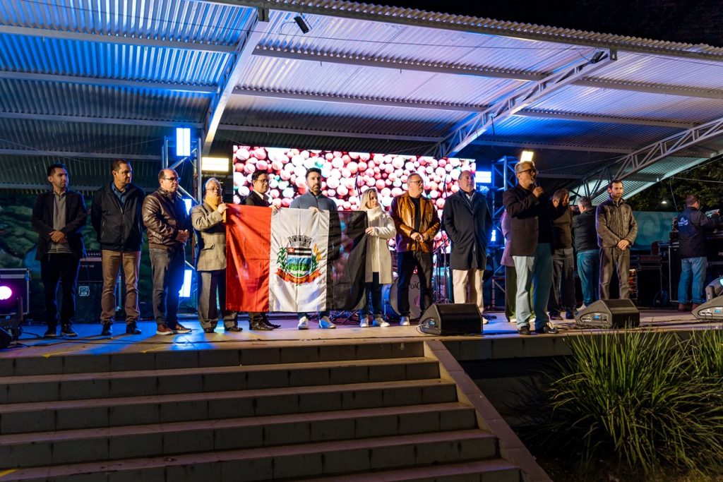 Comunidade evangélica celebra noite de louvor e emoção com a Banda Gratidão no aniversário de Itararé (SP)