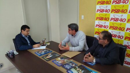 Coordenador Municipal de Turismo de Itararé (SP) apresenta potencial turístico do município a Carlos Cezar