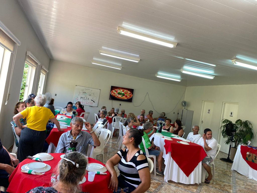 CRAS Centenário de Itararé (SP) realiza Dia da Pizza com idosos