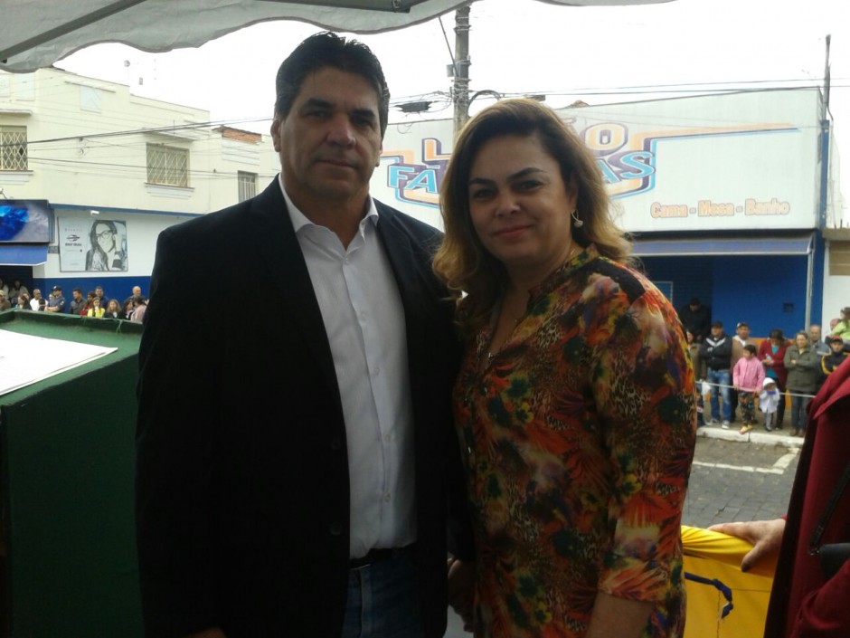 Desfile de 7 de Setembro reúne centenas de itarareenses Prefeito Zé Eduardo e primeira dama Juliana Tagliatela