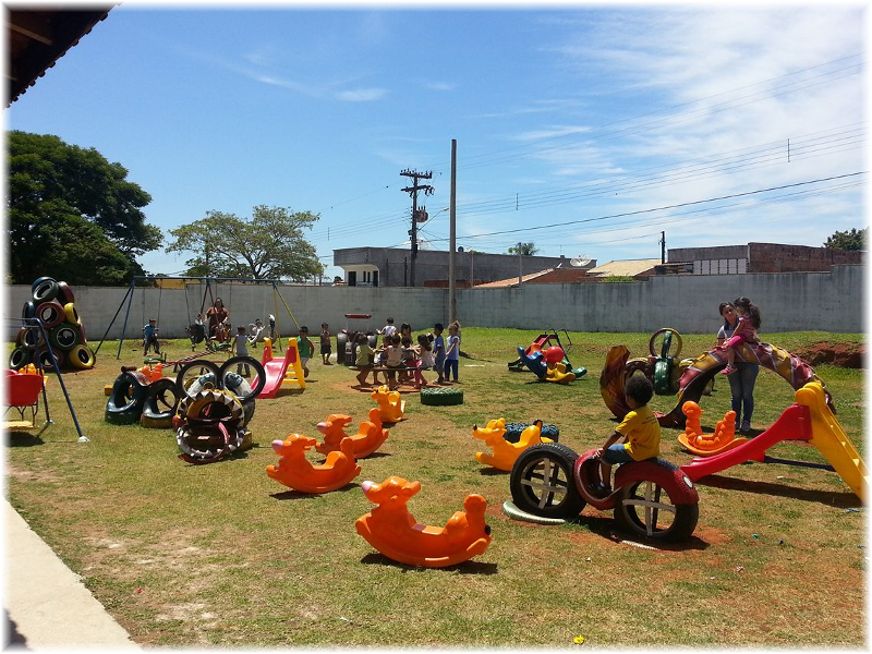 E.M Dulce de Paula Carneiro inaugura parquinho parque
