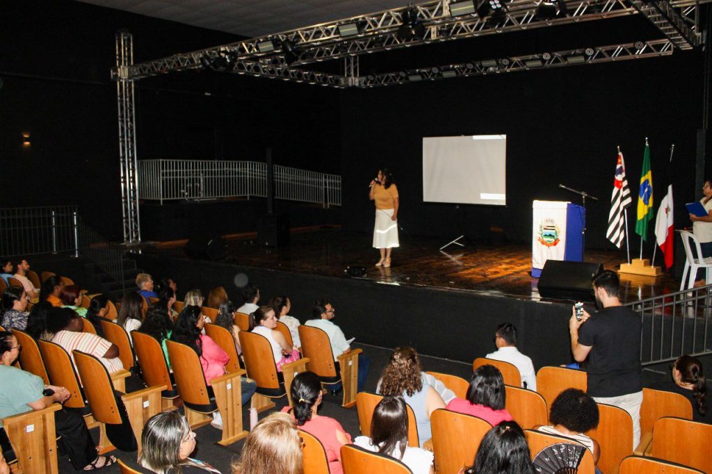 Educação de Itararé (SP) dá boas-vindas à professores e funcionários