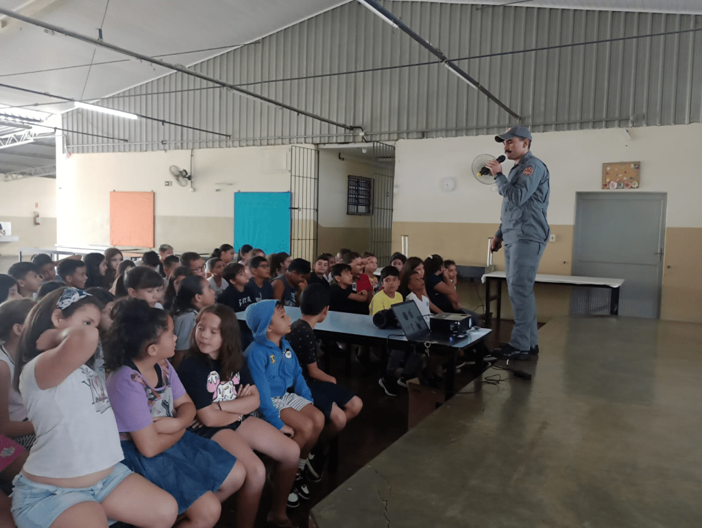 Educação de Itararé (SP) inicia atividades do Programa Bombeiro na Escola