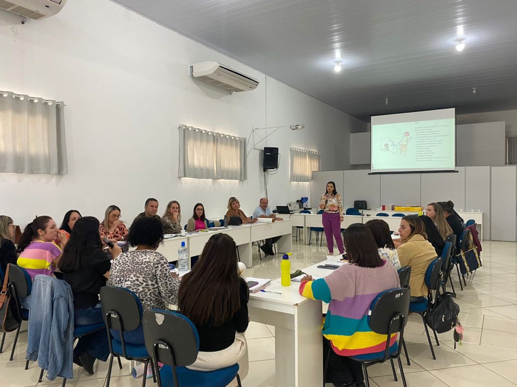 Educação de Itararé (SP) realiza orientação técnica sobre autismo