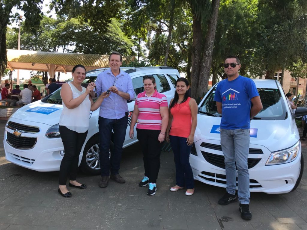 Em 16 meses de gestão, Heliton do Valle entrega oitavo e nono veículo para Itararé (SP) Em 16 meses de gestão, Heliton do Valle entrega oitavo e nono veículo para Itararé (SP)