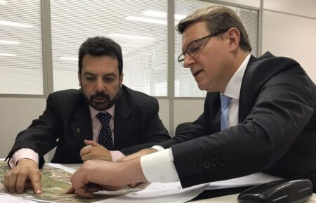 Em Brasília (DF), prefeito de Itararé solicita doação de áreas para construção de moradia popular
