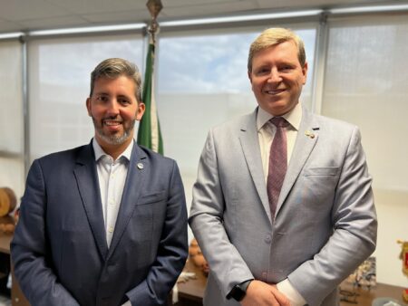 Em Brasília (DF), prefeito de Itararé (SP), Heliton do Valle, participa de audiência no IPHAN