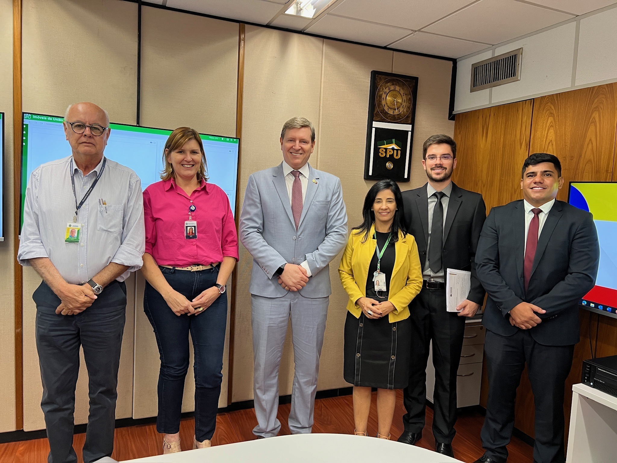 Em Brasília (DF), prefeito de Itararé (SP), Heliton do Valle, reúne-se com secretário de Gestão do Patrimônio da União, Lúcio Andrade