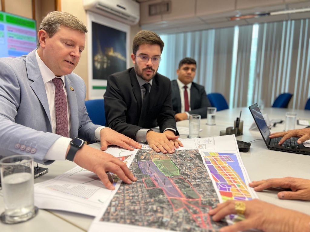 Em Brasília (DF), prefeito de Itararé (SP), Heliton do Valle, reúne-se com secretário de Gestão do Patrimônio da União, Lúcio Andrade