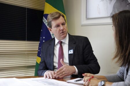 Em busca de novos recursos, prefeito de Itararé (SP) desembarca nesta segunda-feira (19) em Brasília (DF) Em busca de novos recursos, prefeito de Itararé (SP) desembarca nesta segunda-feira (19) em Brasília (DF)